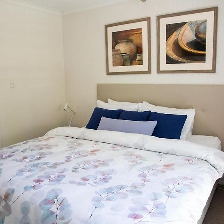 2 Bedroom Renovated Townhouse, Walk To Noosa River Нусавиль Экстерьер фото